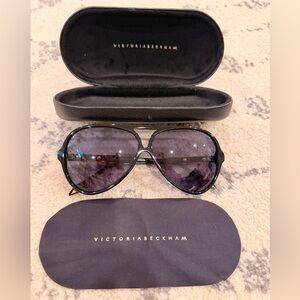 Victoria Beckham Black Sunglasses - Style VBS33C1